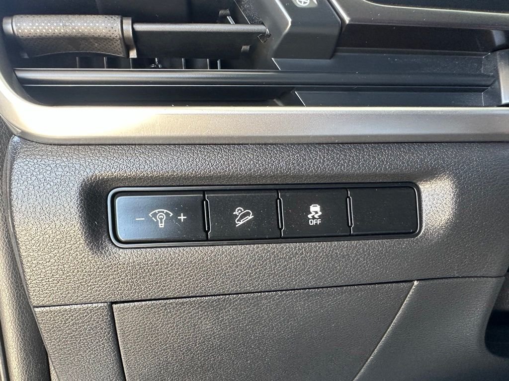 Used 2024 White Kia LX image 11