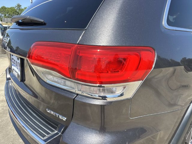 Used 2019 Gray Jeep Limited image 24