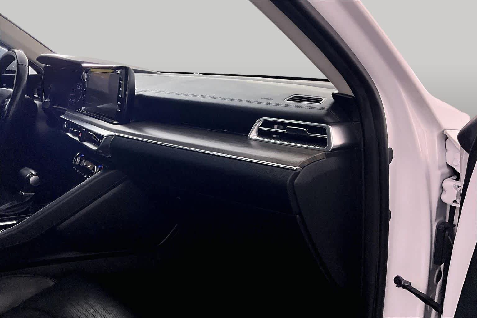 Used 2022 Glacial White Pearl Kia EX image 16