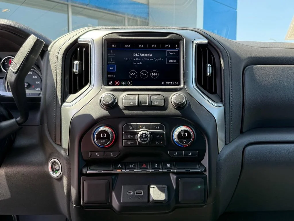Used 2020 SUMMIT WHITE Chevrolet LT image 24