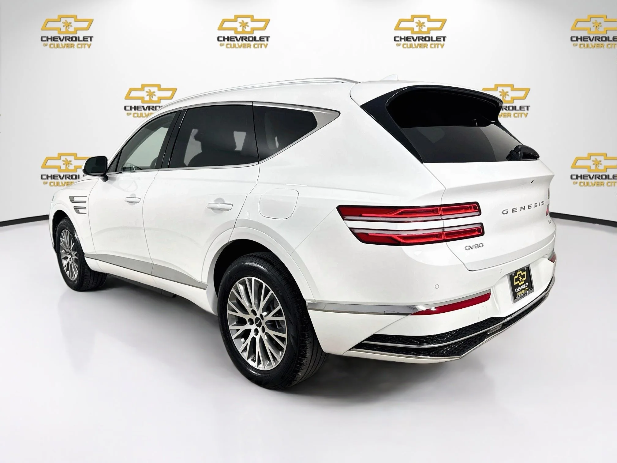 Used 2025 White Genesis 2.5T Standard image 6