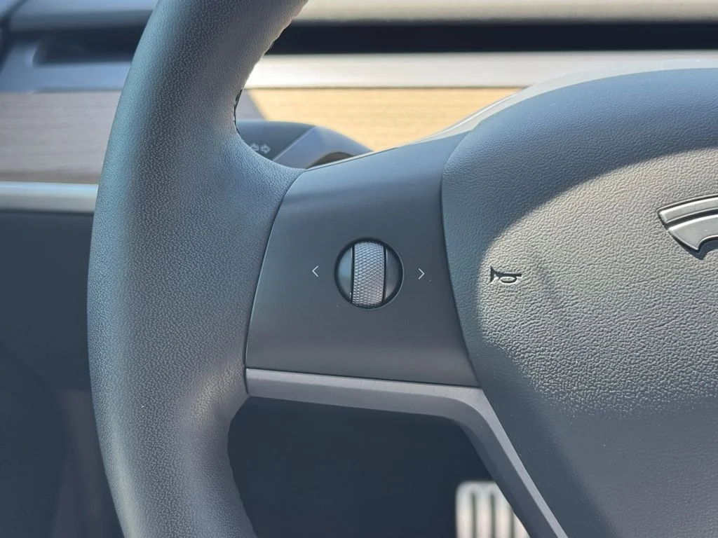 Used 2022  Tesla Performance image 10