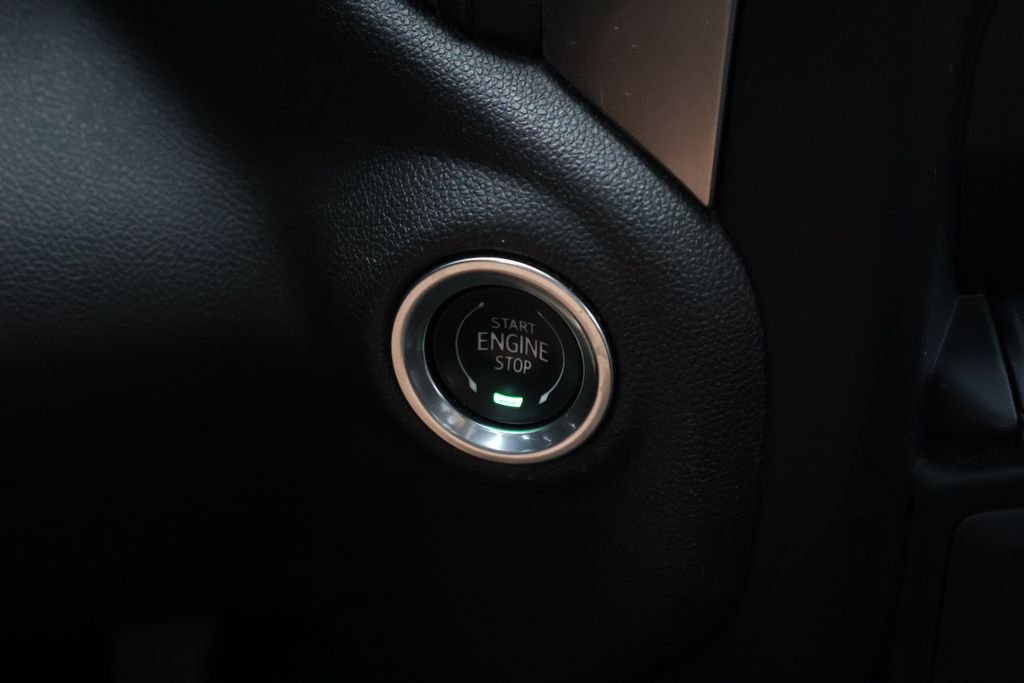 Used 2019 SUMMIT WHITE Chevrolet RST image 31