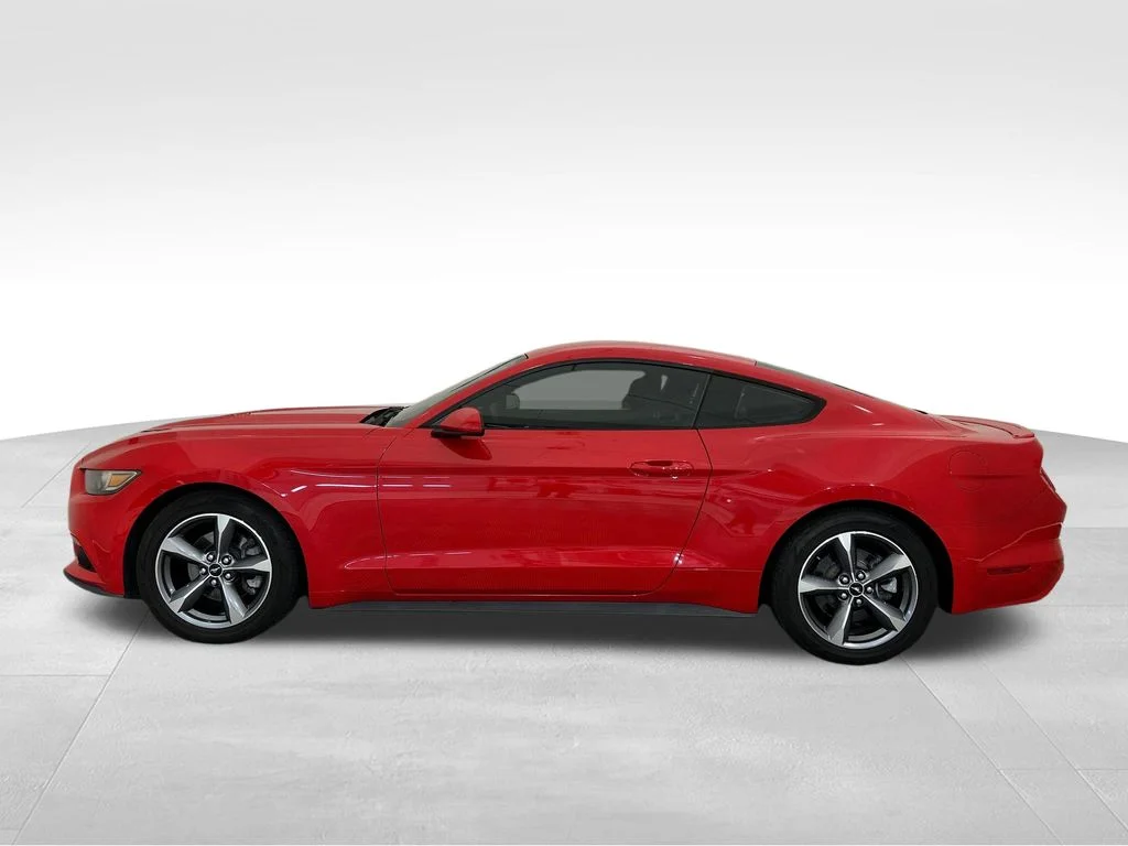 Used 2016 Red Ford V6 image 2