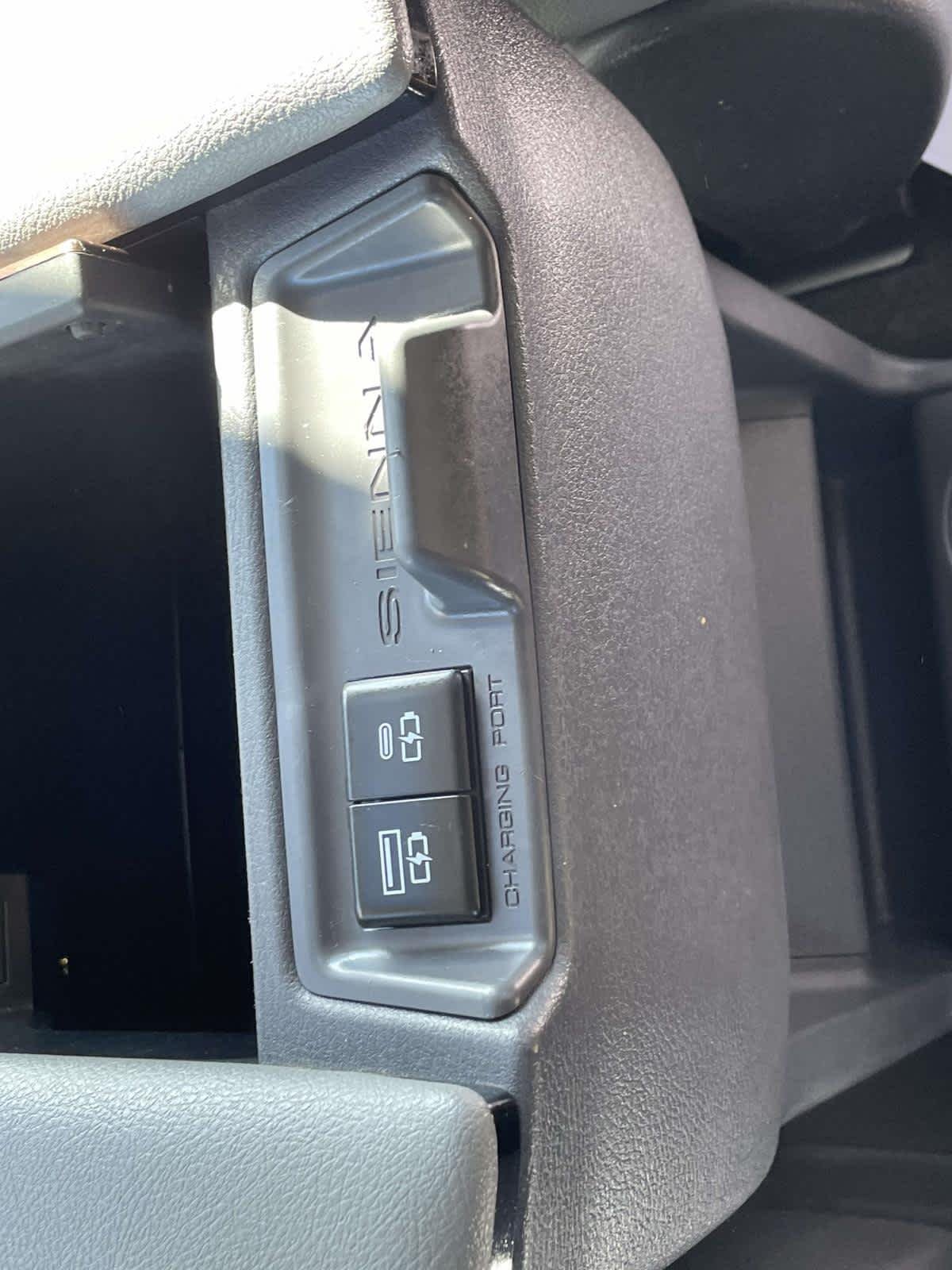 Used 2023 Wind Chill Pearl Toyota XLE image 31