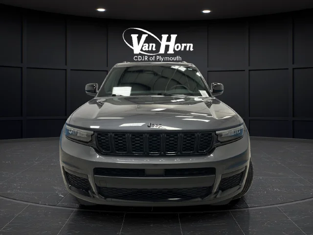 Used 2024 Gray Metallic Jeep Altitude image 2