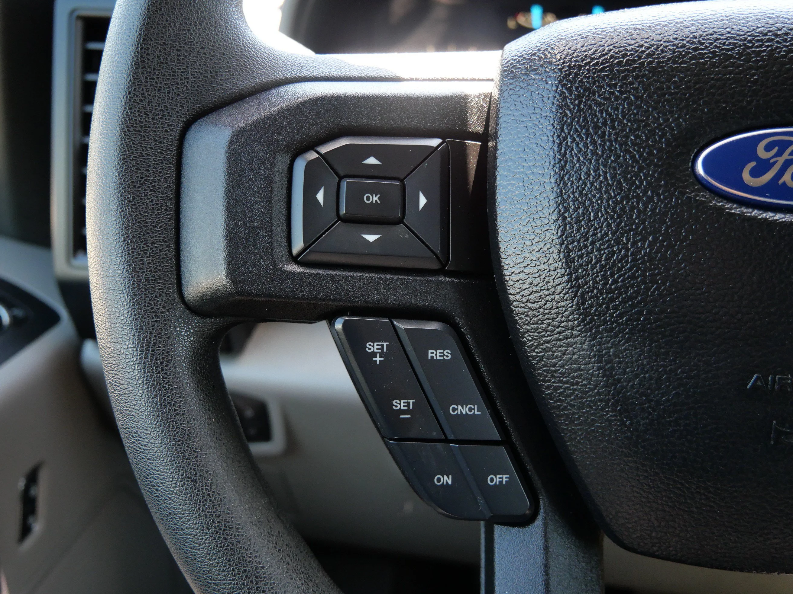 Used 2015 Magnetic Metallic Ford XL image 28