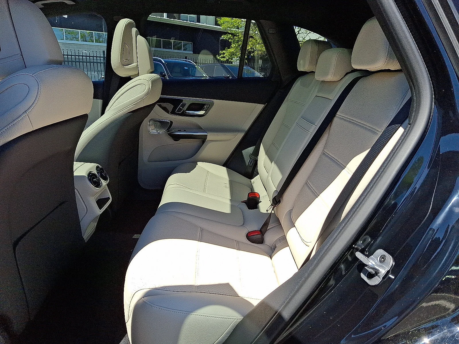 Used 2026 Black Mercedes-Benz GLC 300 image 6