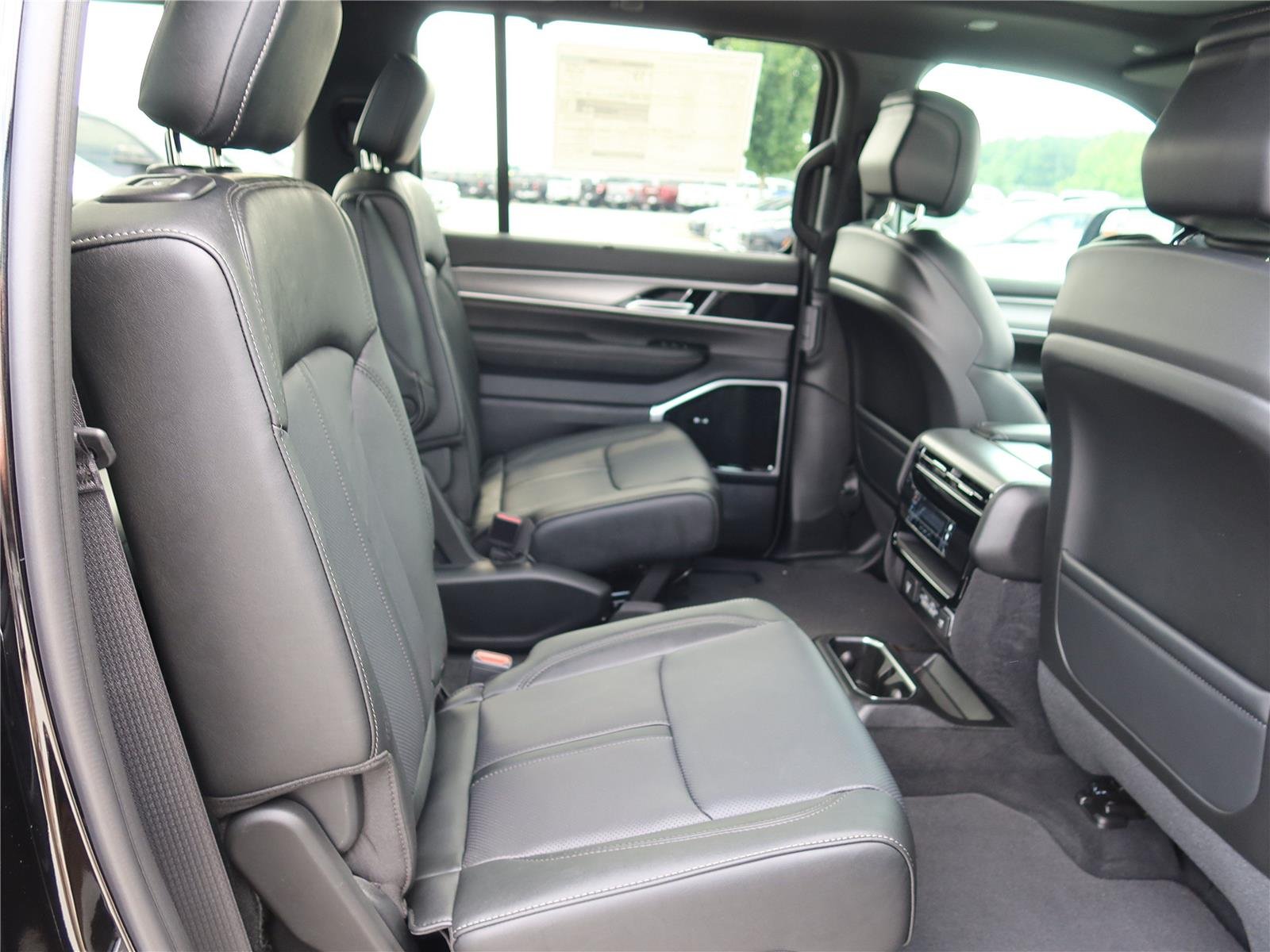 New 2026 High Gloss Black Exterior Paint Jeep Limited Reserve image 8