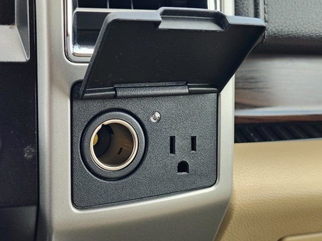 Used 2015 White Ford Lariat image 22