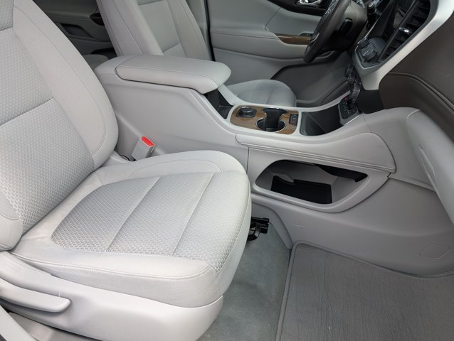 Used 2023 White GMC SLE image 27