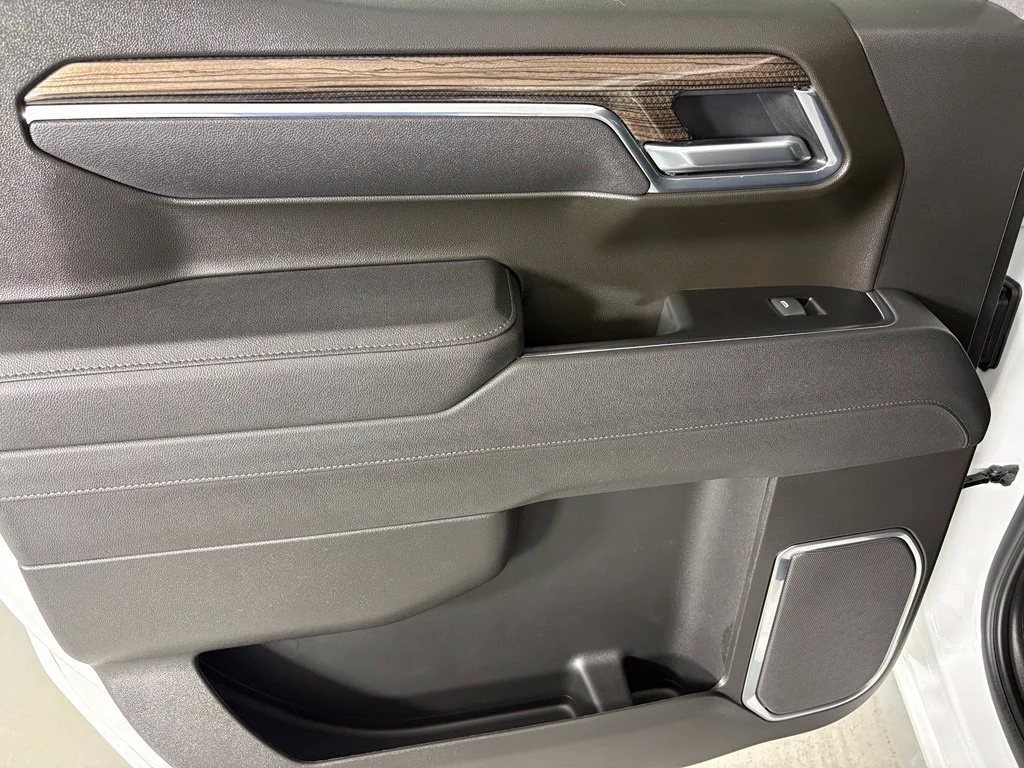 New 2026 Summit White Chevrolet LT Trail Boss image 41