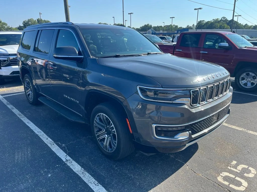 Used 2022  Jeep Series III image 4