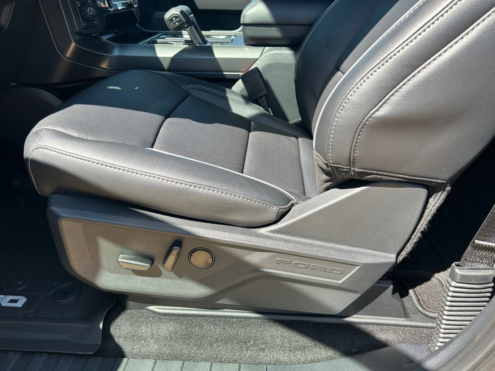 New 2026 Agate Black Metallic Ford Lariat image 15