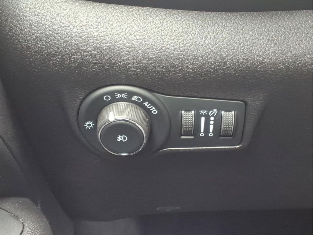 Used 2025 White Jeep Trailhawk 4x4 image 19