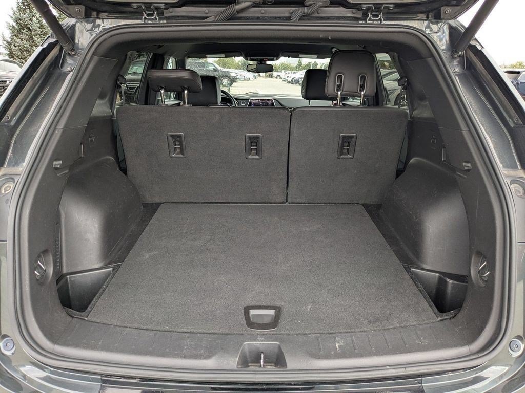 Used 2020 NIGHTFALL GRAY METALLIC Chevrolet RS image 32