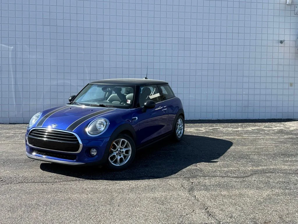 2019 MINI Hardtop Cooper Signature's photo
