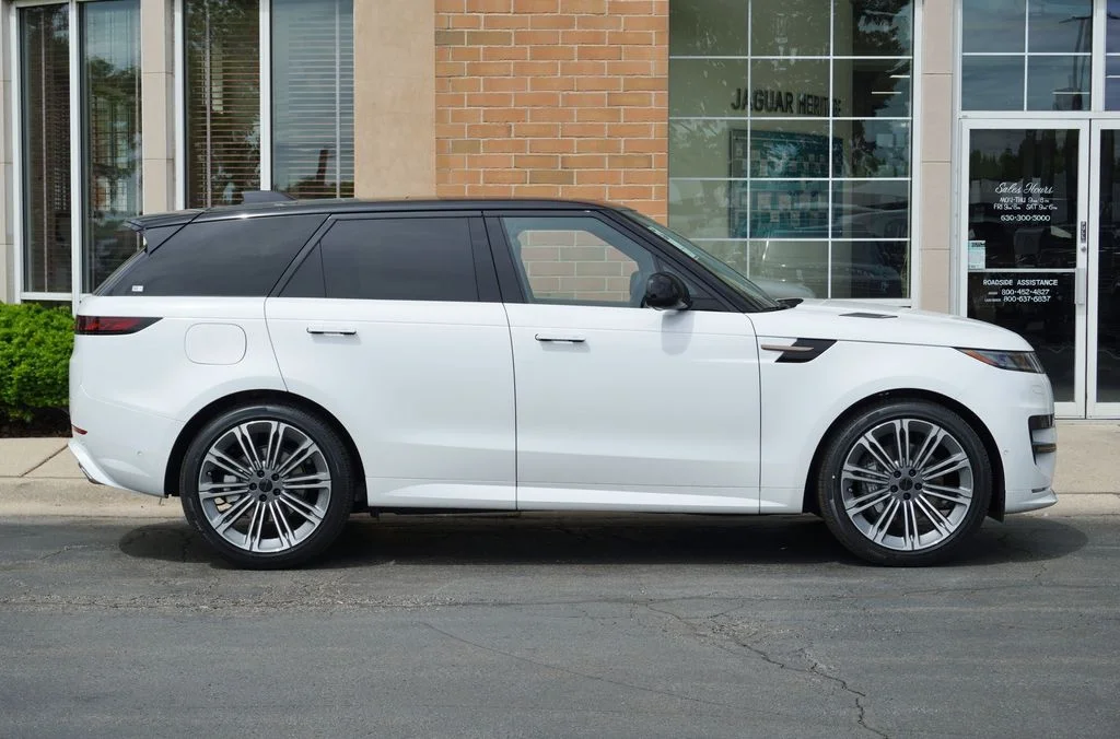 New 2026 Ostuni Pearl White Land Rover Dynamic SE image 8