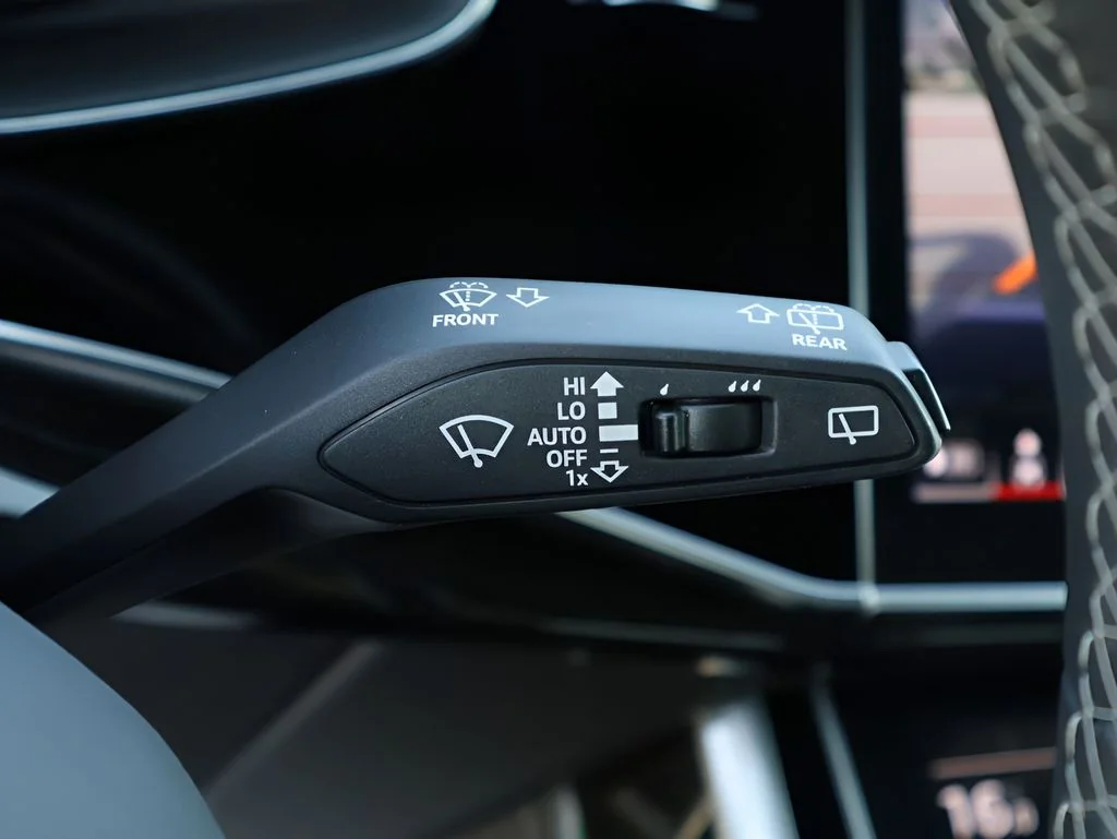 Used 2025  Audi 55 Premium Plus image 34