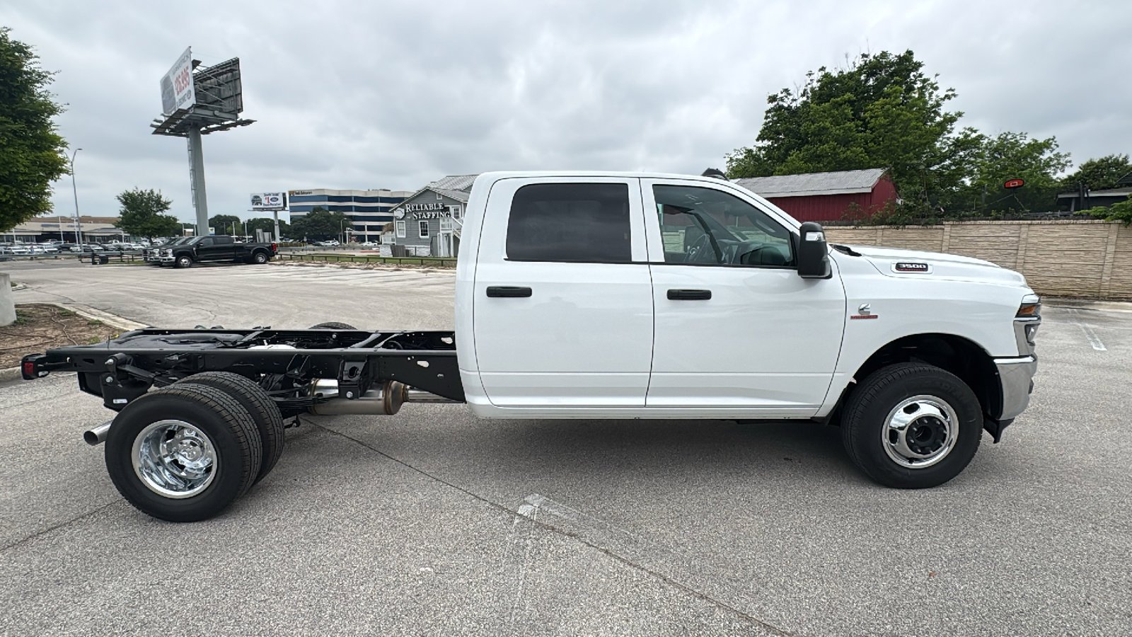 New 2026 Bright White Clear-Coat Exterior Paint RAM Tradesman image 4
