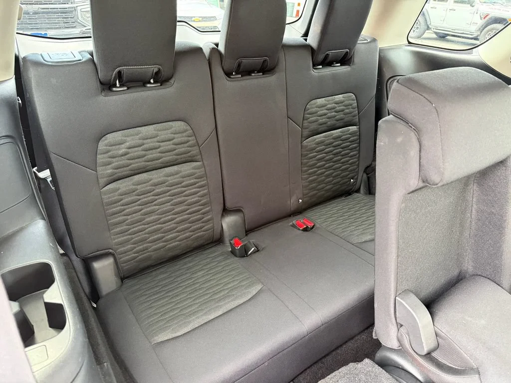 Used 2025 White Nissan SV image 19
