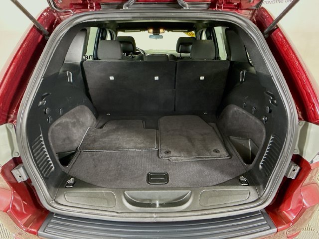 Used 2018 Red Jeep Laredo image 23