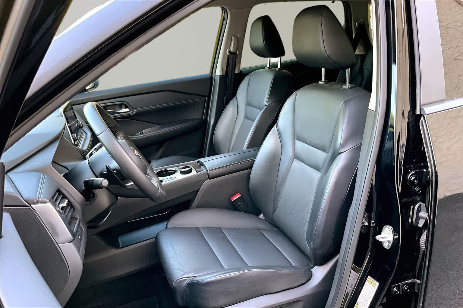 Used 2024 Super Black Nissan SV image 8