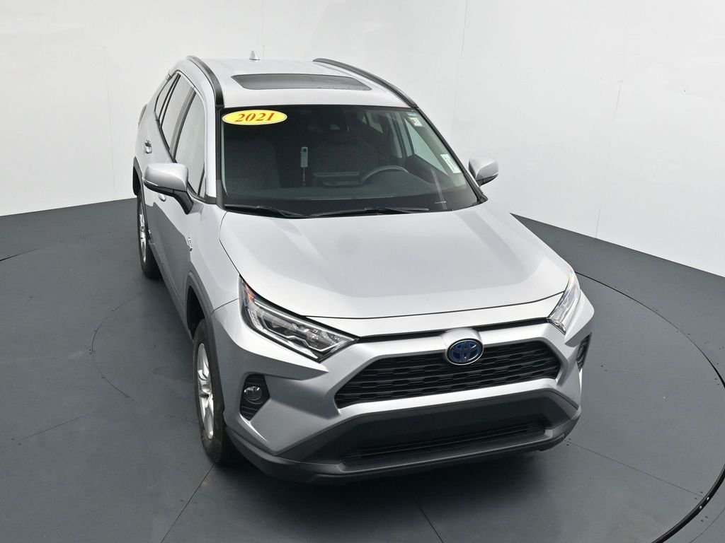Used 2021 Silver Toyota XLE image 21
