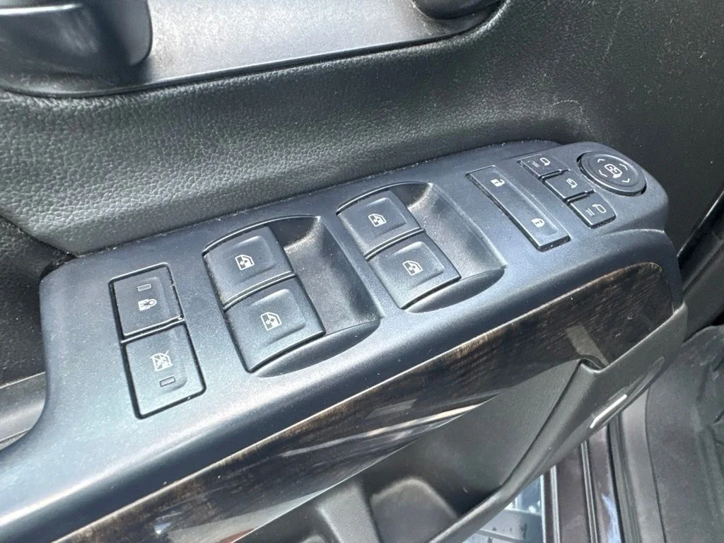 Used 2016 Silver GMC Denali image 13