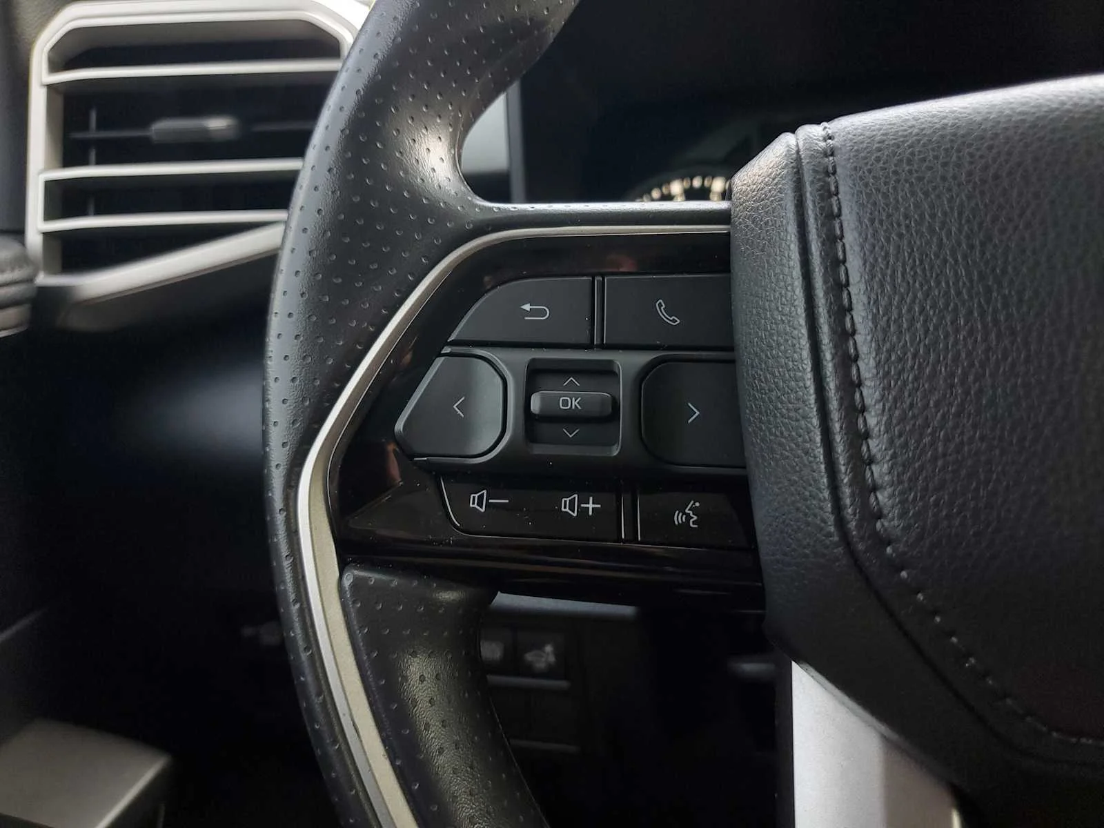 Used 2024 Magnetic Gray Metallic Toyota SR5 image 21