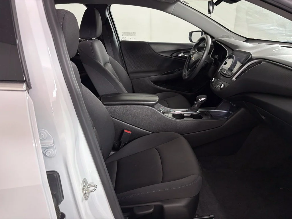 Used 2024 White Chevrolet LT image 37