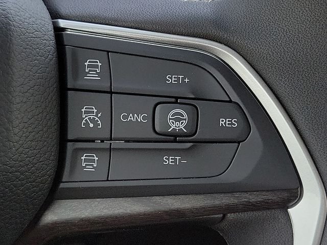 New 2026 Diamond Black Crystal Pearlcoat Jeep Altitude image 17