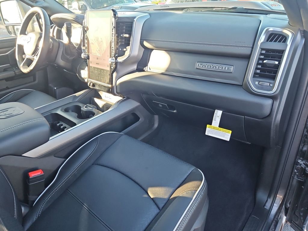 New 2026 Granite Crystal Metallic Clear-Coat Exterior Paint RAM Laramie image 29