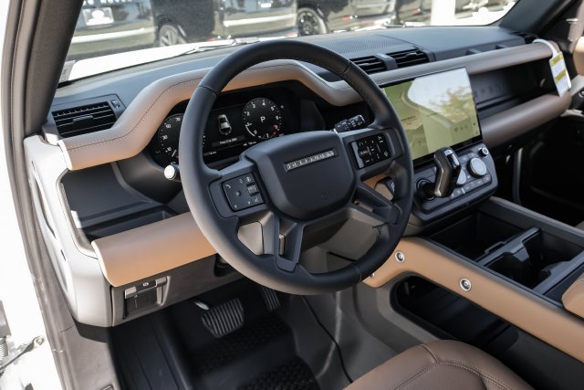 New 2026 Fuji White Land Rover X-Dynamic SE image 3