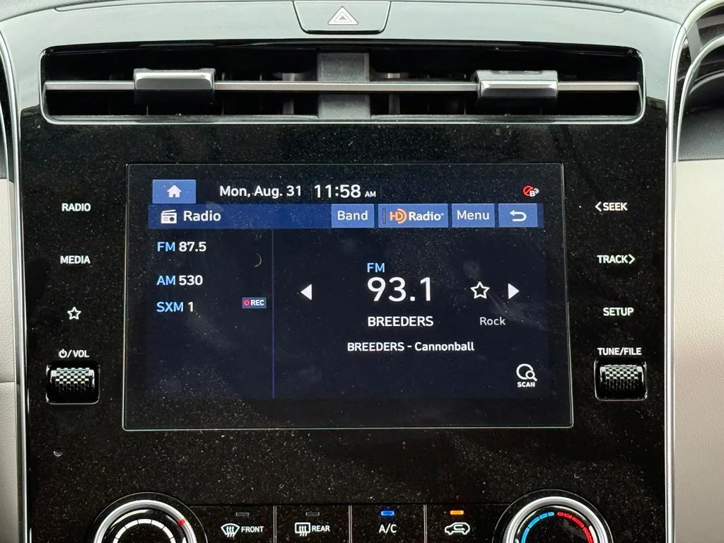 Used 2022 Silver Hyundai SEL image 17
