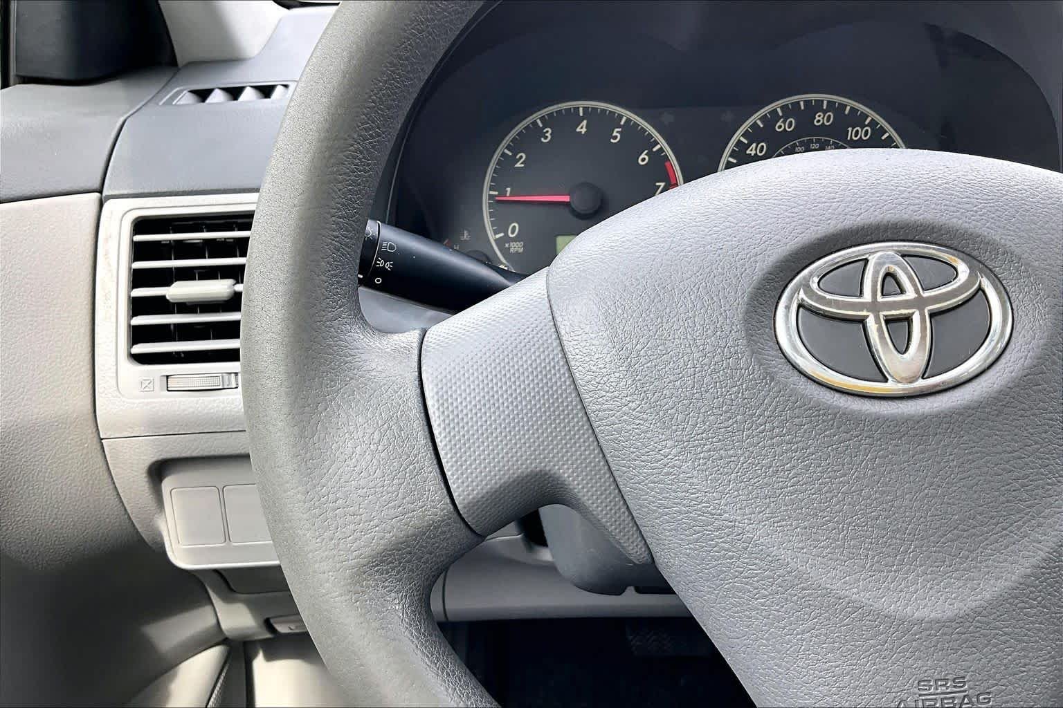 Used 2009 Classic Silver Metallic Toyota LE image 20
