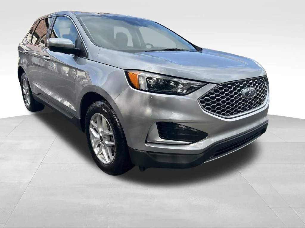 Used 2024 Silver Ford SEL image 8