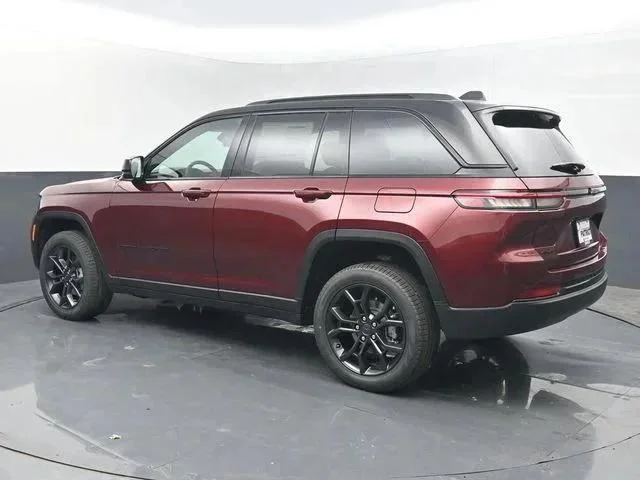 New 2025 Velvet Red Pearl-Coat Exterior Paint Jeep Limited image 3