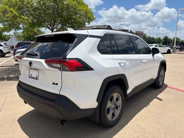 Used 2025 White Toyota XLE image 5