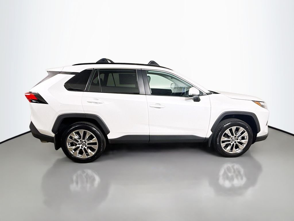 Used 2025 Wind Chill Pearl Toyota XLE Premium image 8