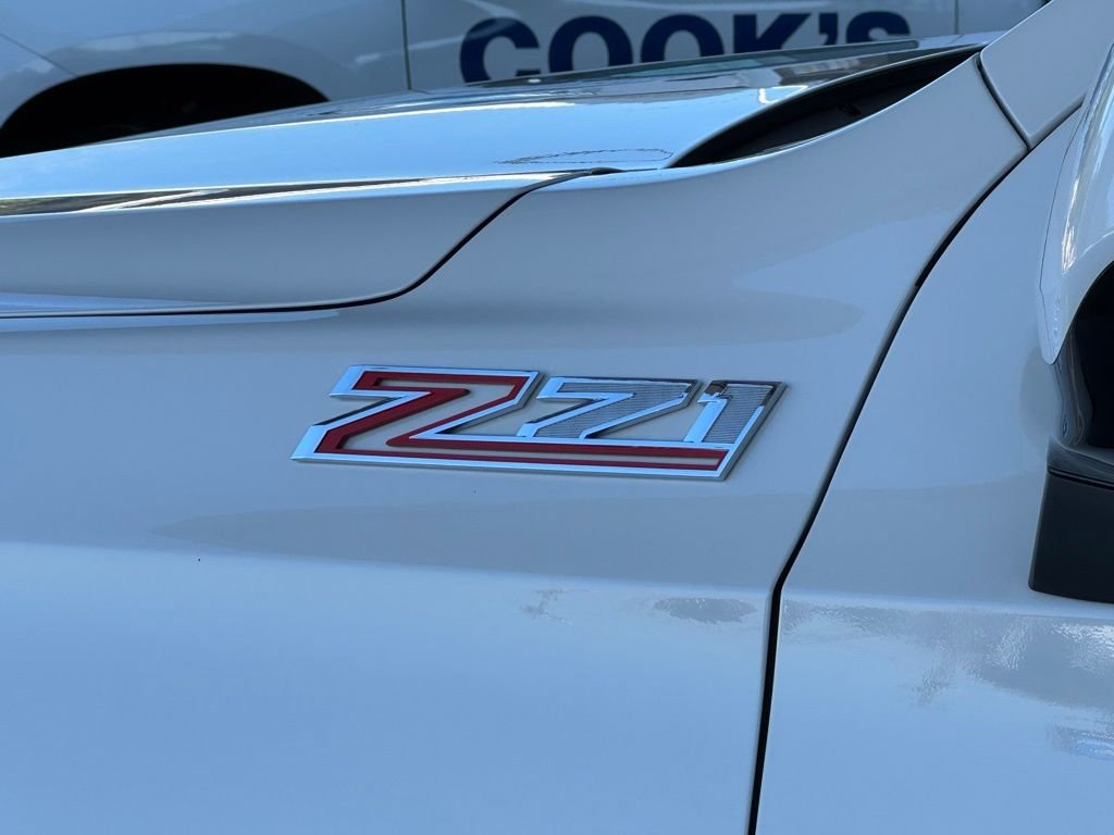 Used 2023 White Chevrolet Z71 image 5