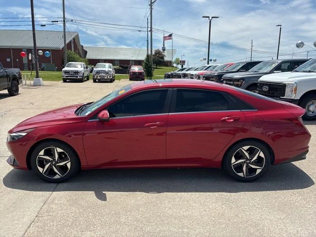 Used 2022 Scarlet Red Hyundai Limited image 4