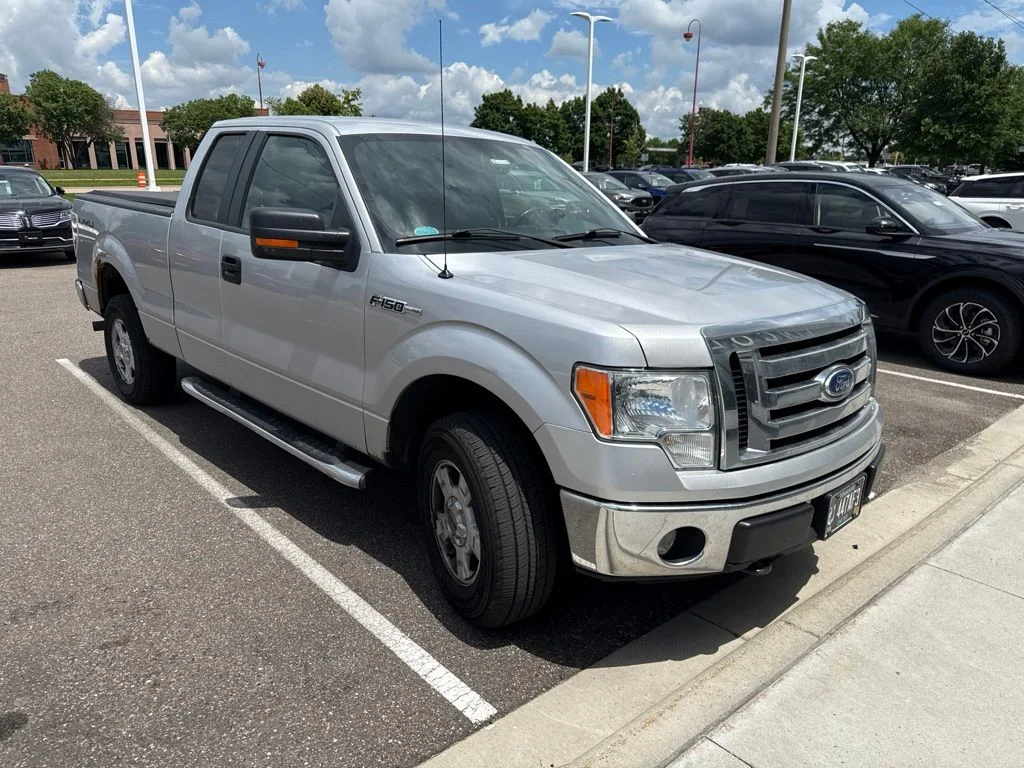 Used 2011 Silver Ford XLT image 1