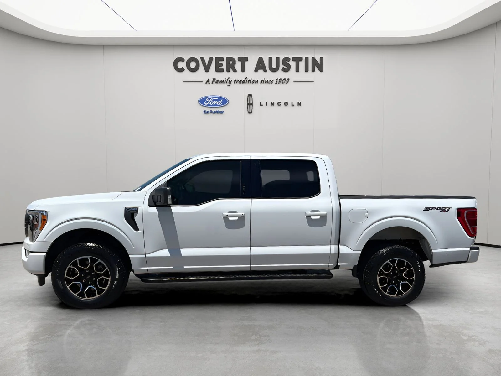 Used 2023 White Ford XLT image 2