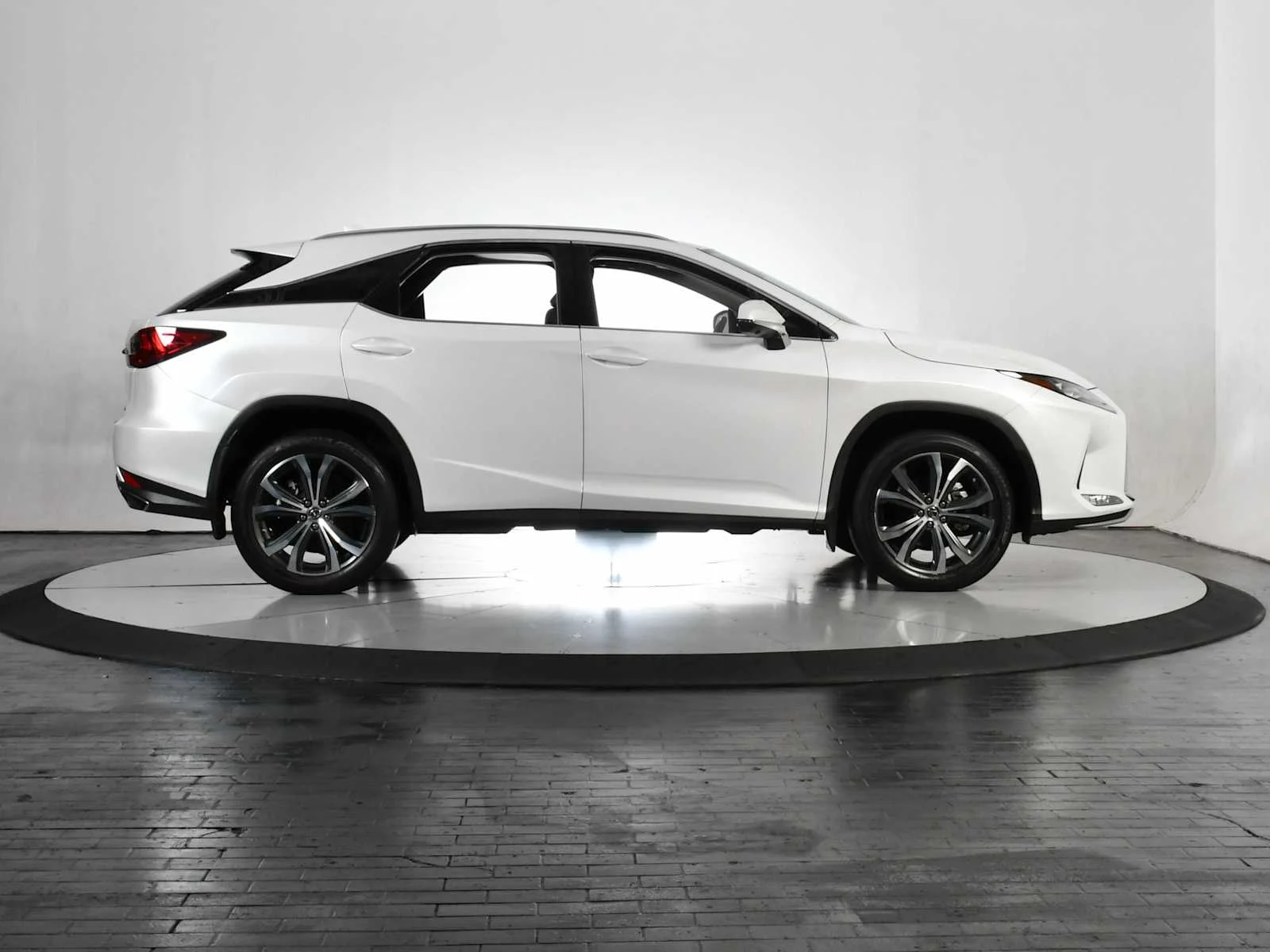 Certified Used 2022 Eminent White Pearl Lexus  image 8