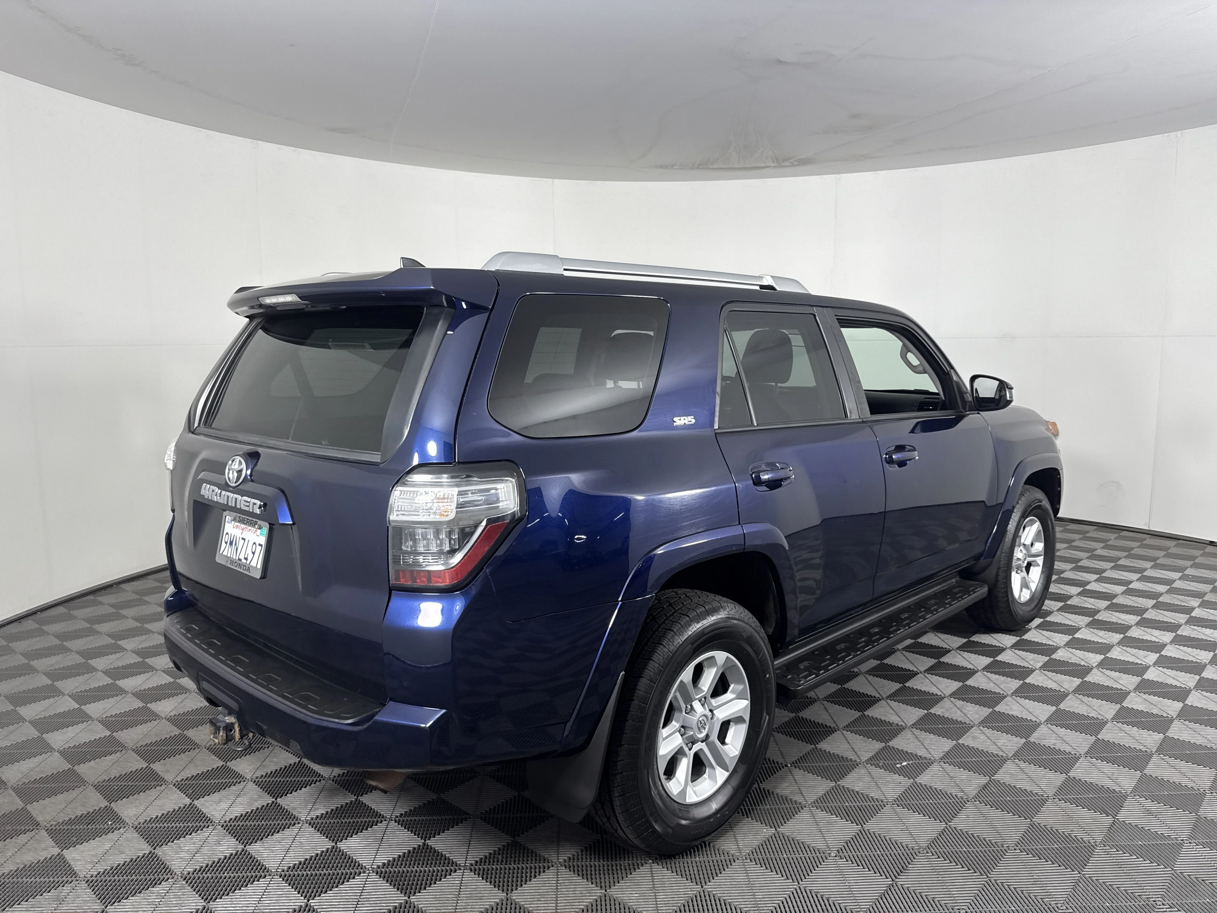 Used 2017 Nautical Blue Metallic Toyota SR5 image 4
