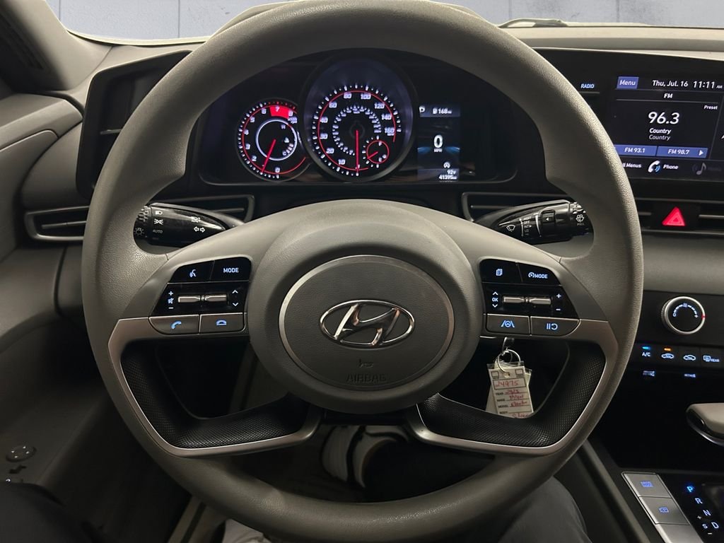 Used 2023 Silver Hyundai SE image 9