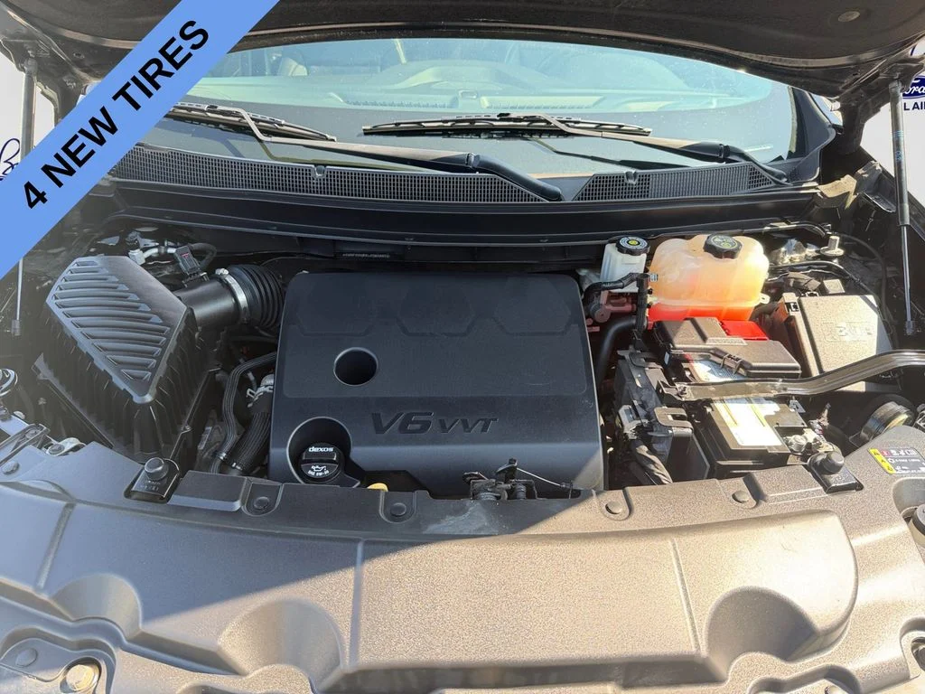 Used 2020 Mosaic Black Metallic Chevrolet RS image 18