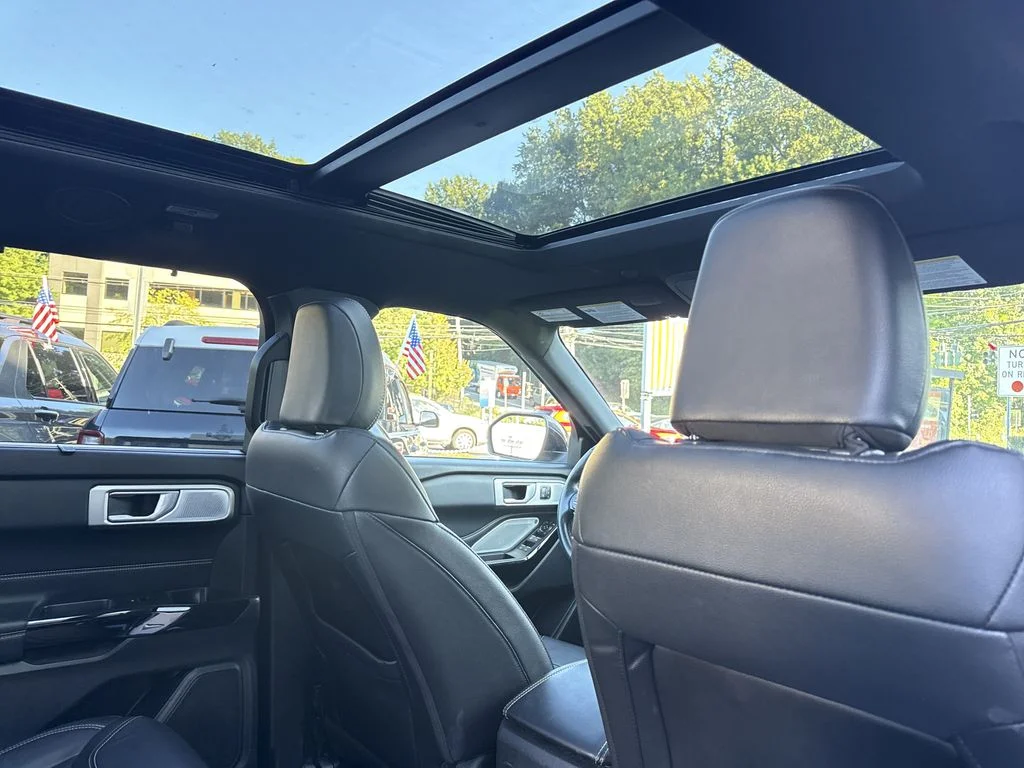Used 2023 Silver Ford ST image 30