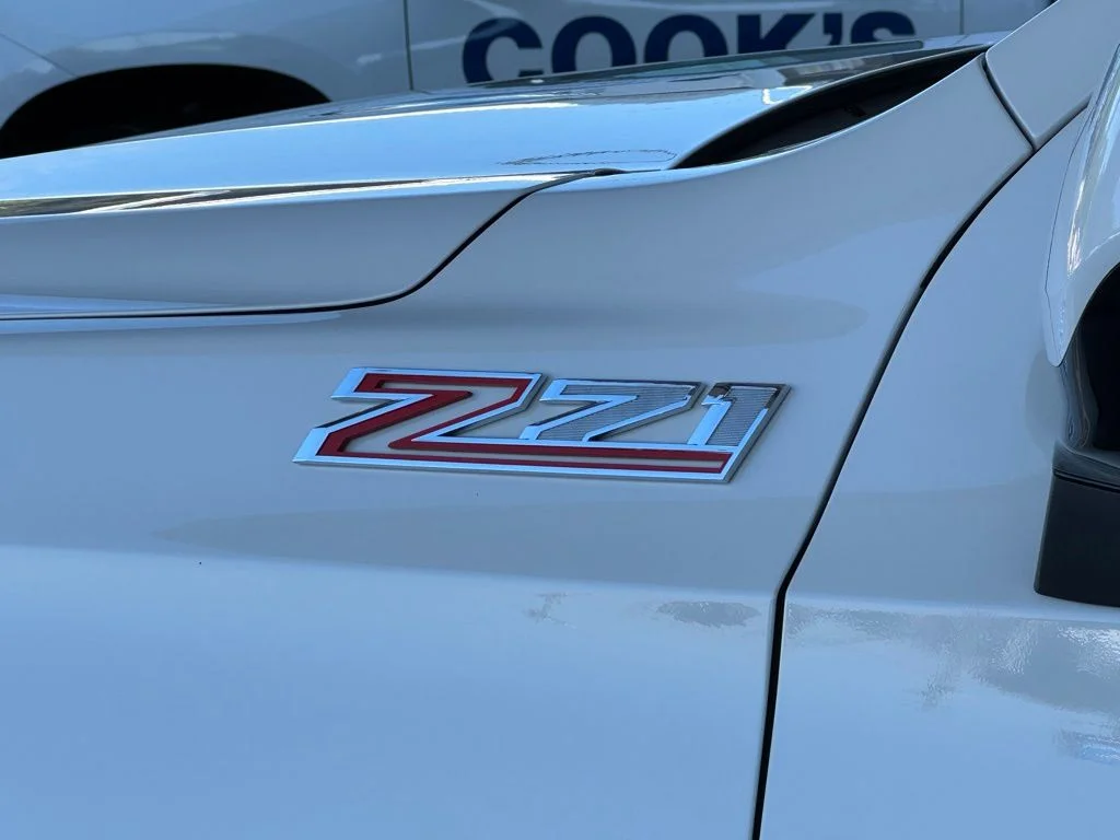 Used 2023 White Chevrolet Z71 image 5